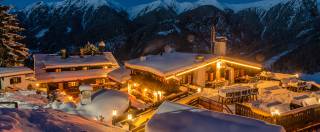 Alm Bellvue Gastein MONDI Abendbeleuchtung Winter