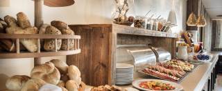 Frühstücksbuffet MONDI Axams mit Brötchen