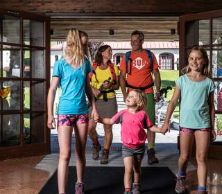 Familie Wandern Lobby Mondi Oberstaufen